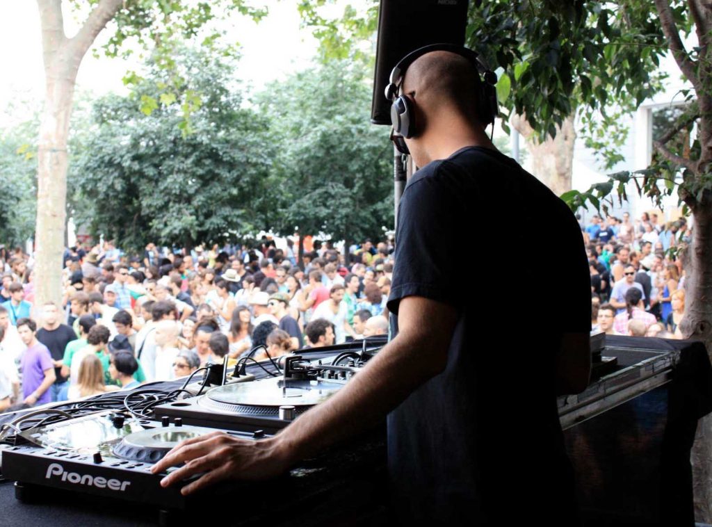 Basic-Need-presenta-su-remix-Tonada-de-Luna-Llena