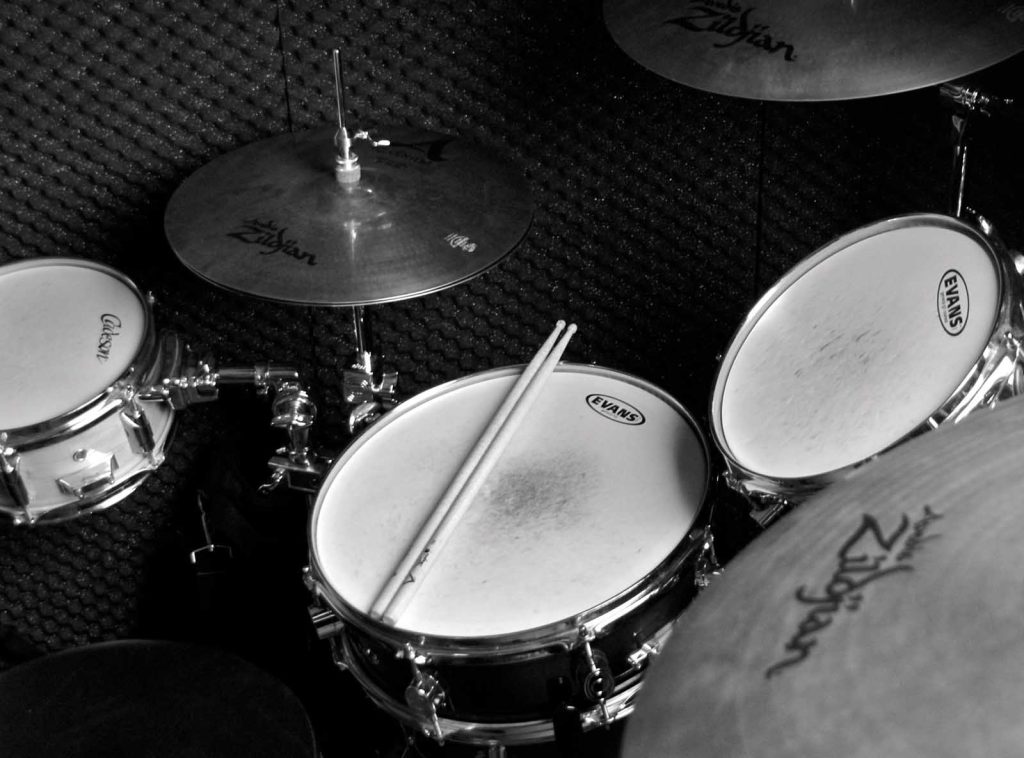 Bateristas-de-Fabulosos-Cadillacs-Los-Pericos-y-Los-Cafres-ofrecerán-clínica-de-Batería-en-línea-
