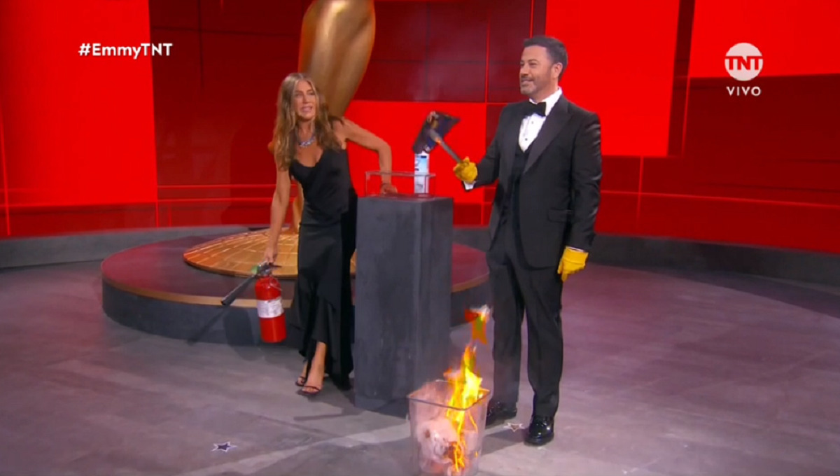 Emmys 2020: Jimmy Kimmel pone en aprietos a Jennifer Aniston al “jugar” con  fuego | Tendencias | VLN Radio