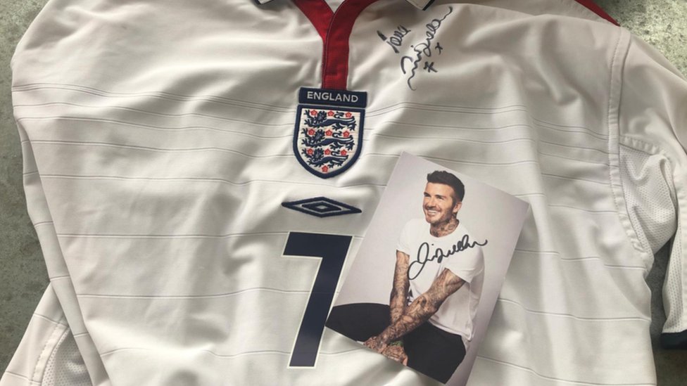 Camisa autografiada por David Beckham.