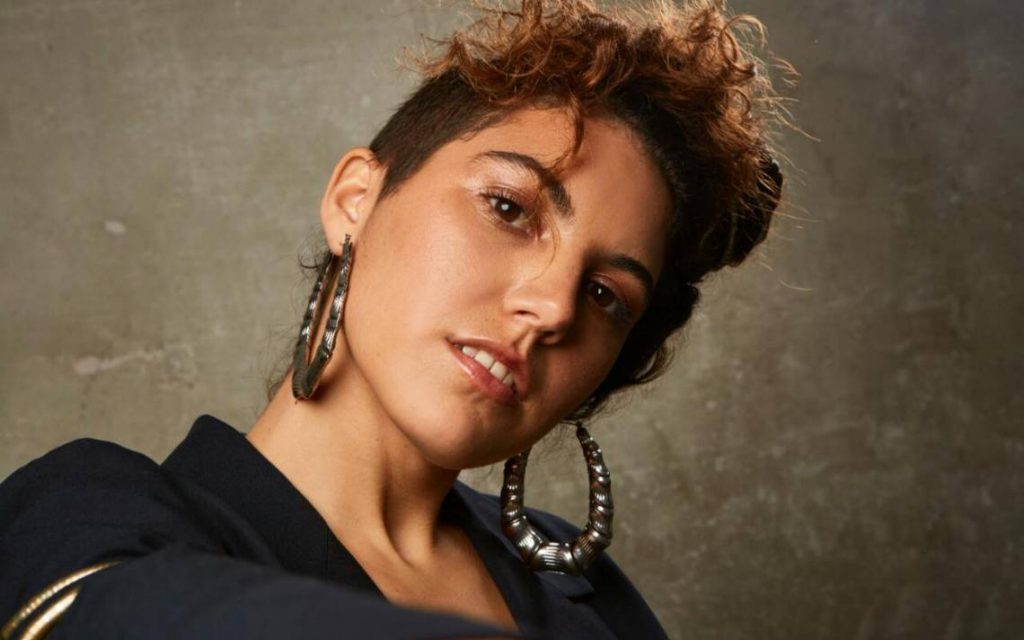 Lorena Blume alza la voz por las mujeres con su nuevo sencillo "Guerrera"