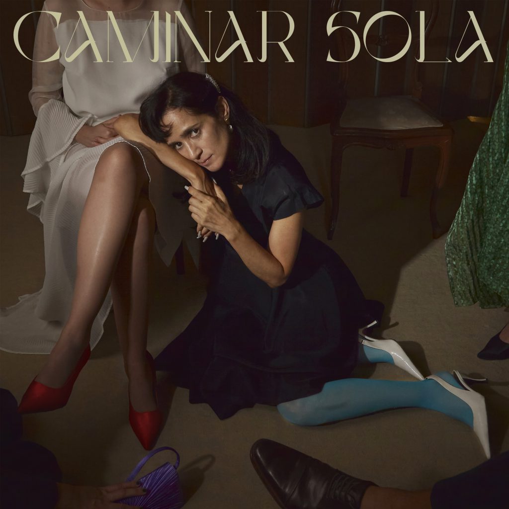Julieta Venegas estrena "Caminar Sola" otro adelanto de su nuevo álbum
