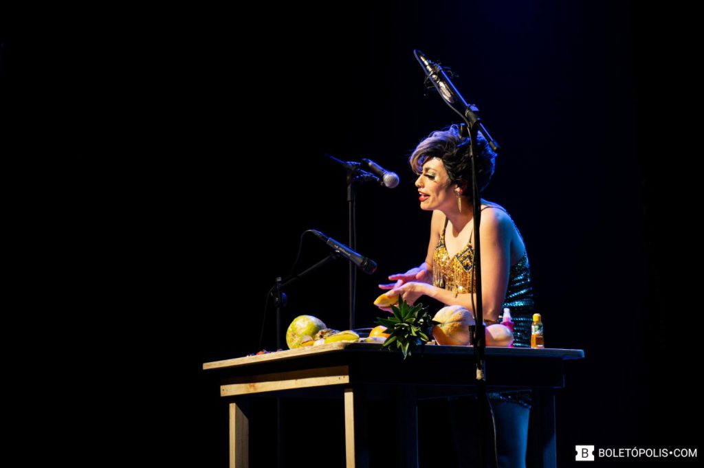 Imagen de la obra de teatro "Disfruta la fruta", tomada de https://boletopolis.com/