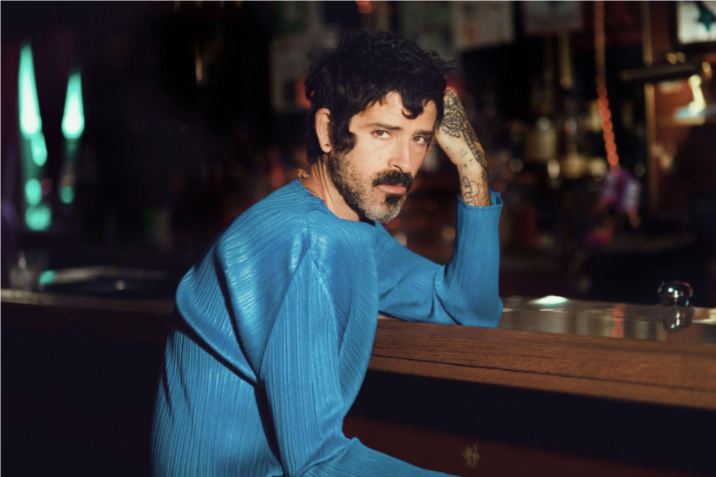 Devendra Banhart estrena su nuevo sencillo "SIRENS"