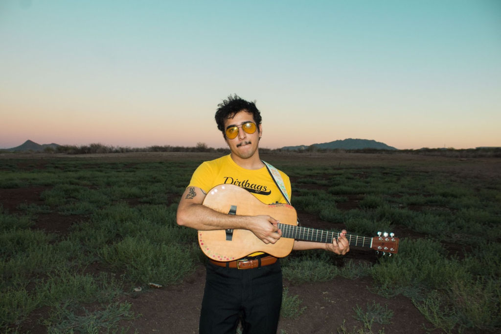 ESCUCHA "AMOR" ÁLBUM DEBUT DE DEL CANTANTE "NIÑO VIEJO"